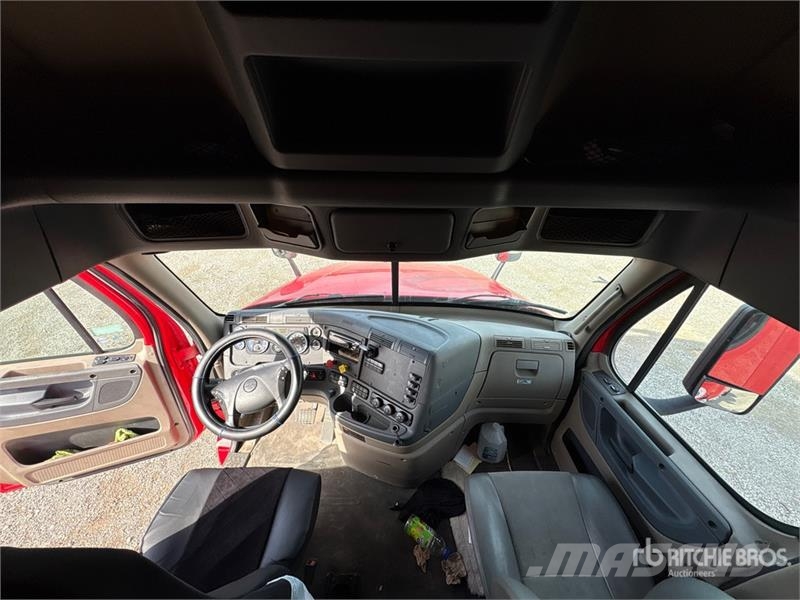 Freightliner Cascadia 125 6x4 T/A Sleeper Truck Tractor Влекачи