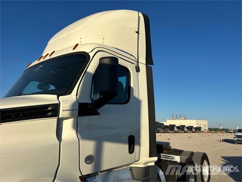 Freightliner Cascadia 126 وحدات الجر