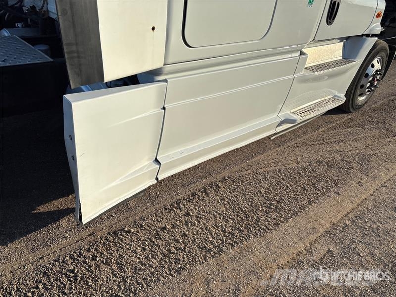 Freightliner Cascadia 125 6x4 T/A Sleeper Truck Tractor Sattelzugmaschinen