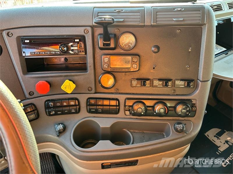 Freightliner Cascadia 125 6x4 T/A Sleeper Truck Tractor Sattelzugmaschinen