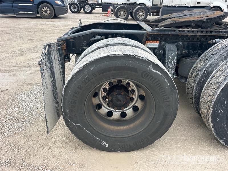 Freightliner Cascadia 126 6x4 T/A Sleeper Truck Tractor Тягачі