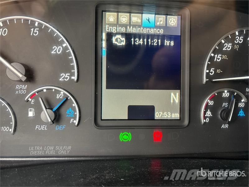 Freightliner Cascadia 126 6x4 T/A Sleeper Truck Tractor Vlačilci