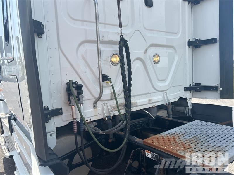 Freightliner Cascadia 125 Vetopöytäautot