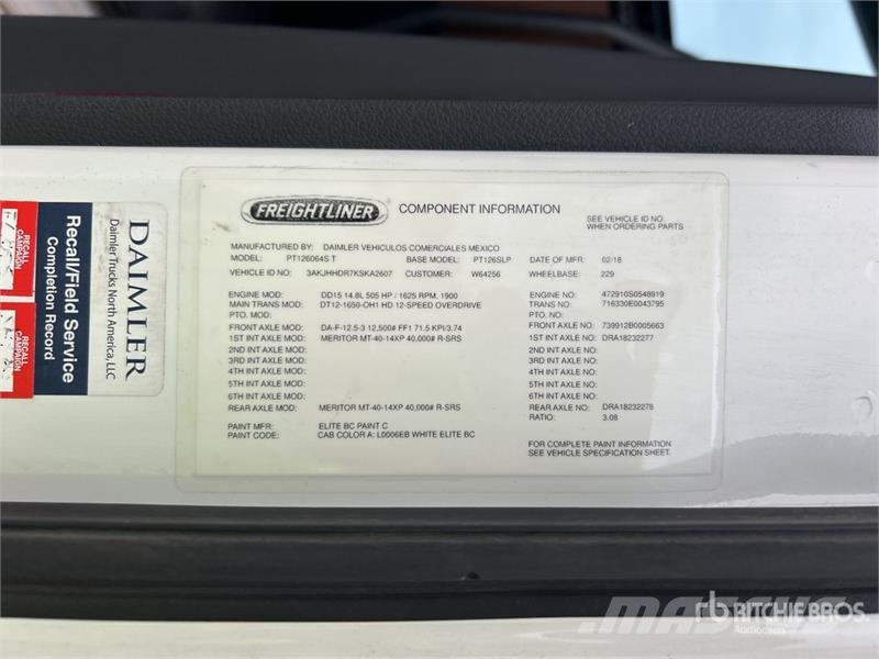 Freightliner Cascadia 126 6x4 T/A Sleeper Truck Tractor Тягачі