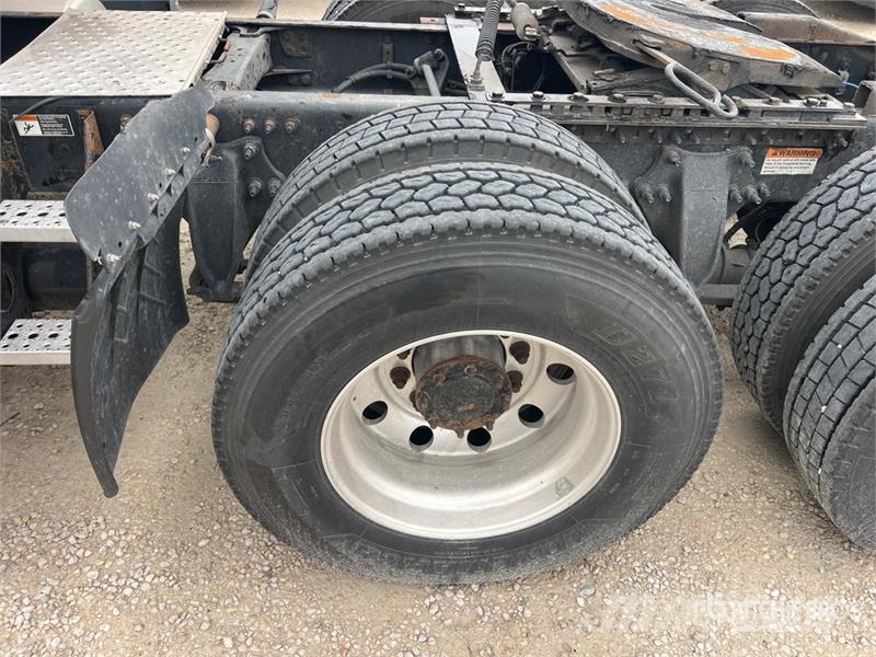 Freightliner Cascadia 125 6x4 T/A Sleeper Truck Tractor Тягачі