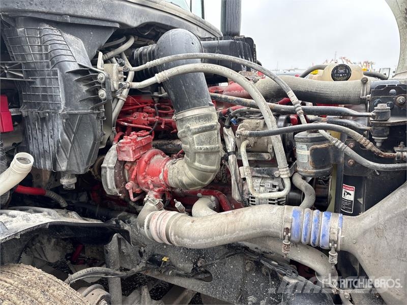 Freightliner Cascadia 126 6x4 T/A Sleeper Truck Tractor Tractor Units