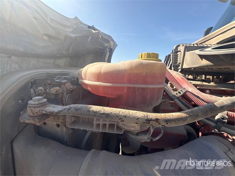 Freightliner Cascadia 126 6x4 T/A Sleeper Truck Tractor Sattelzugmaschinen