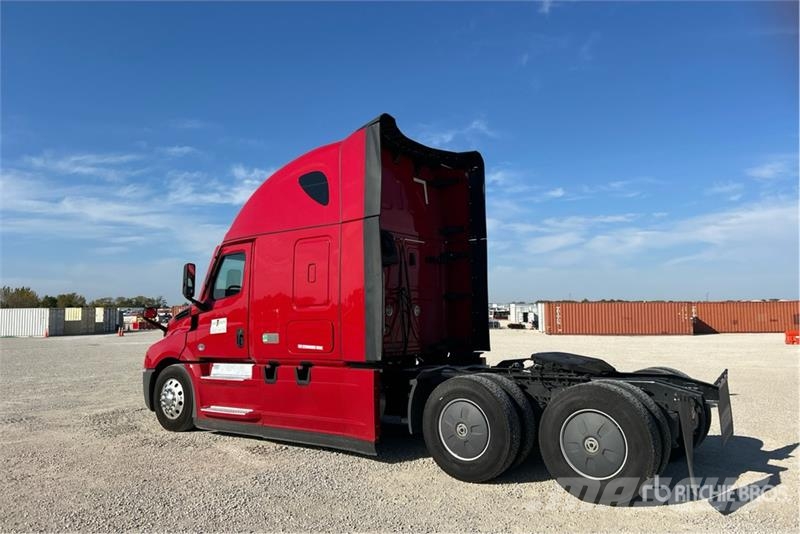Freightliner Cascadia 126 6x4 T/A Sleeper Truck Tractor Tahače
