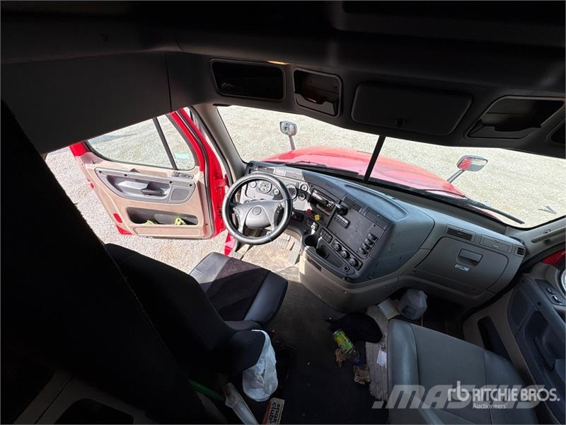 Freightliner Cascadia 125 6x4 T/A Sleeper Truck Tractor Влекачи