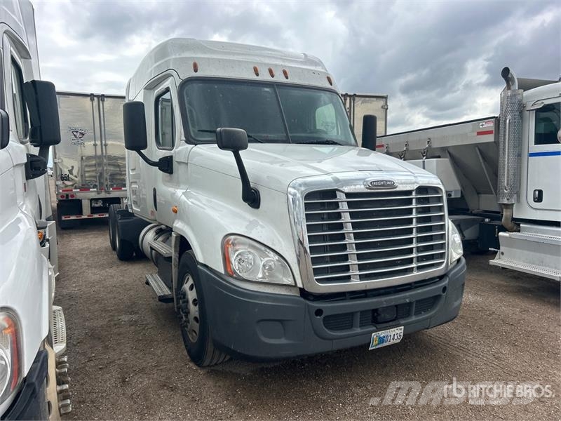 Freightliner Cascadia 125 6x4 T/A Sleeper Truck Tractor Sattelzugmaschinen