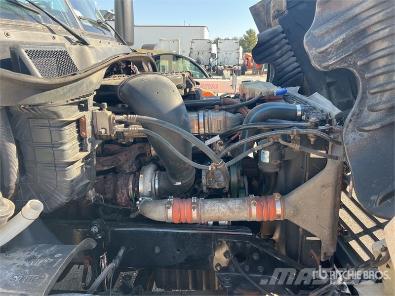 Freightliner Cascadia 125 6x4 T/A Sleeper Truck Tractor 曳引機組件