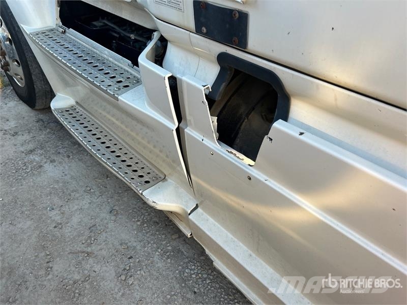 Freightliner Cascadia 125 6x4 T/A Sleeper Truck Tractor Autotractoare