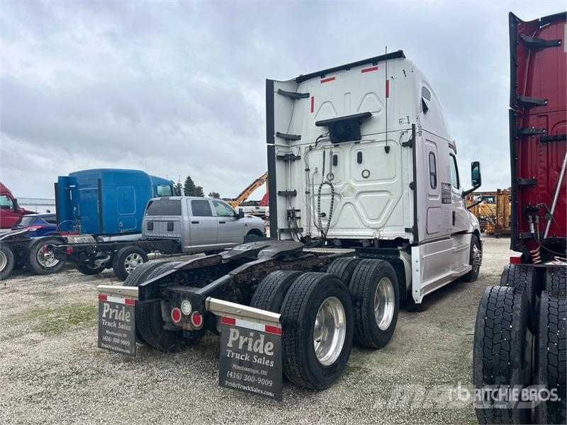 Freightliner Cascadia 126 6x4 T/A Sleeper Truck Tractor Tractor Units
