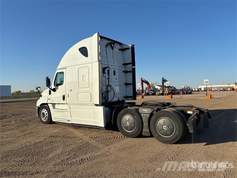 Freightliner Cascadia 125 6x4 T/A Sleeper Truck Tractor Sattelzugmaschinen