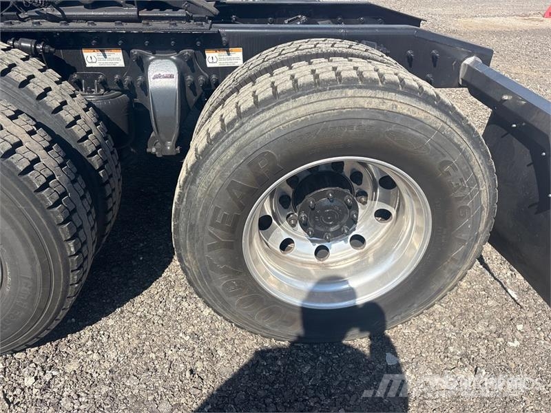 Freightliner Cascadia 125 T/A Sleeper Truck Tractor Trekkvogner