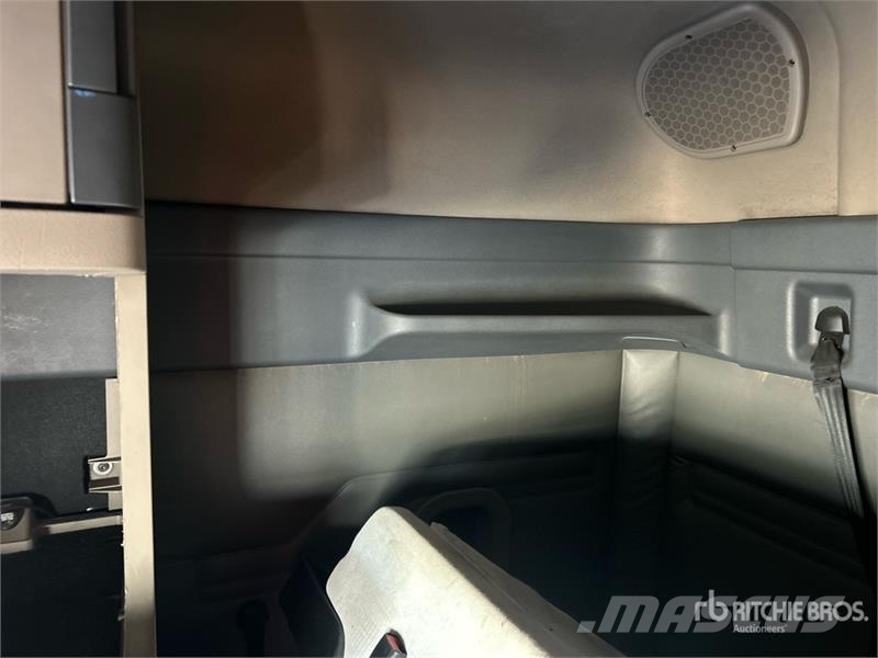 Freightliner Cascadia 125 6x4 T/A Sleeper Truck Tractor Autotractoare