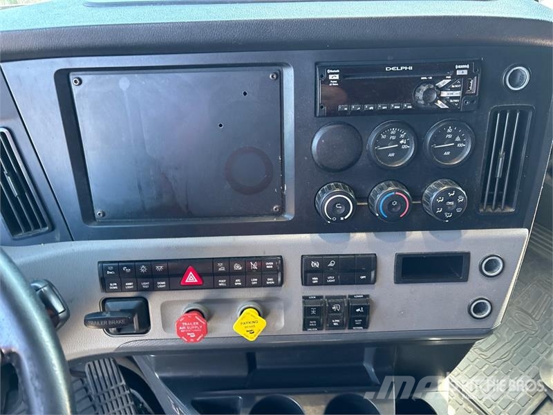Freightliner Cascadia 126 6x4 T/A Sleeper Truck Tractor 曳引機組件