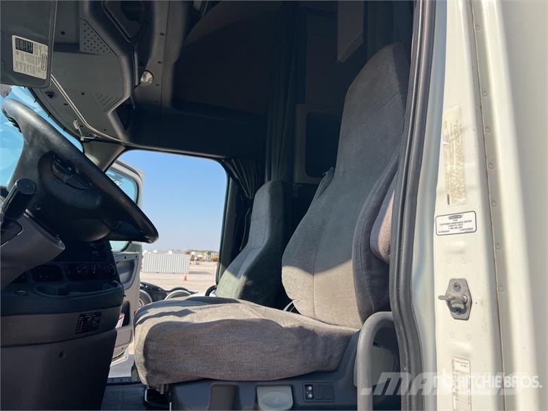 Freightliner Cascadia 125 6x4 T/A Sleeper Truck Tractor 曳引機組件