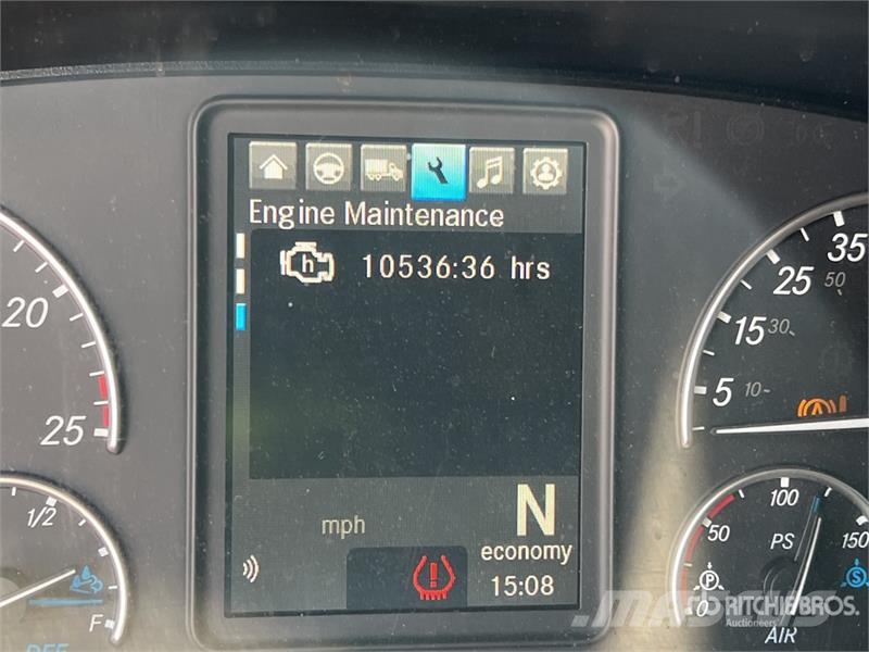 Freightliner Cascadia 126 6x4 T/A Sleeper Truck Tractor Tegljači