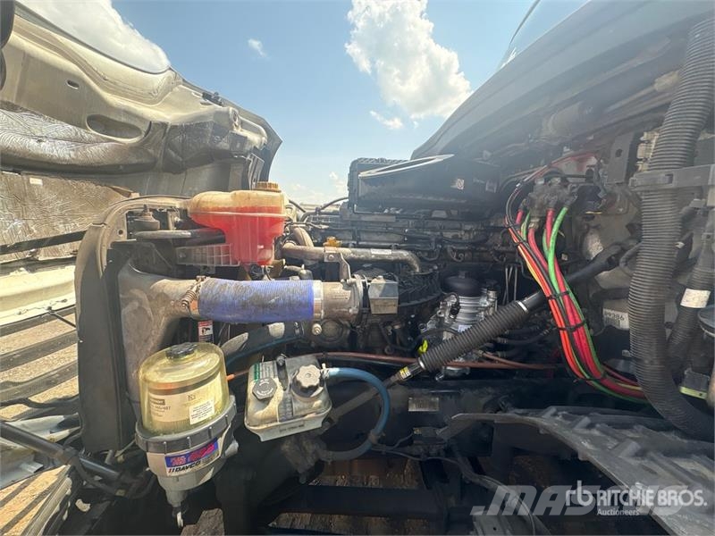 Freightliner Cascadia 126 6x4 T/A Sleeper Truck Tractor Dragbilar
