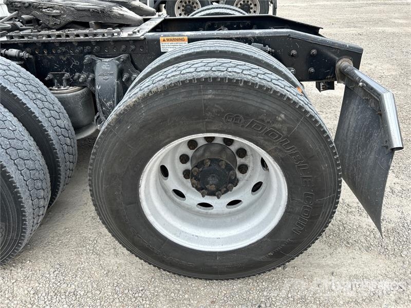 Freightliner Cascadia 126 6x4 Rebuilt Title* T/A Sleeper Truck  Cavalos mecânicos