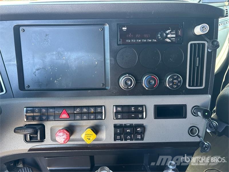 Freightliner Cascadia 126 6x4 T/A Sleeper Truck Tractor Autotractoare