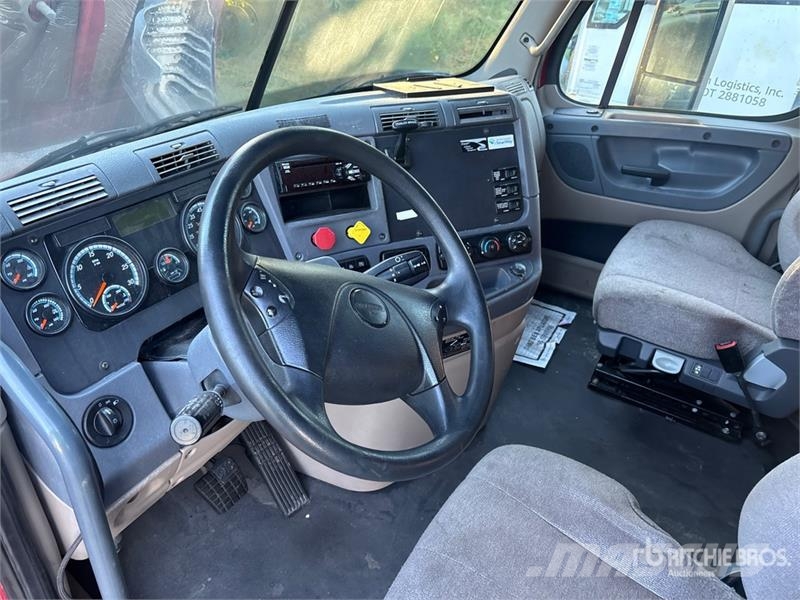 Freightliner Cascadia 125 6x4 T/A Sleeper Truck Tractor Trekkers