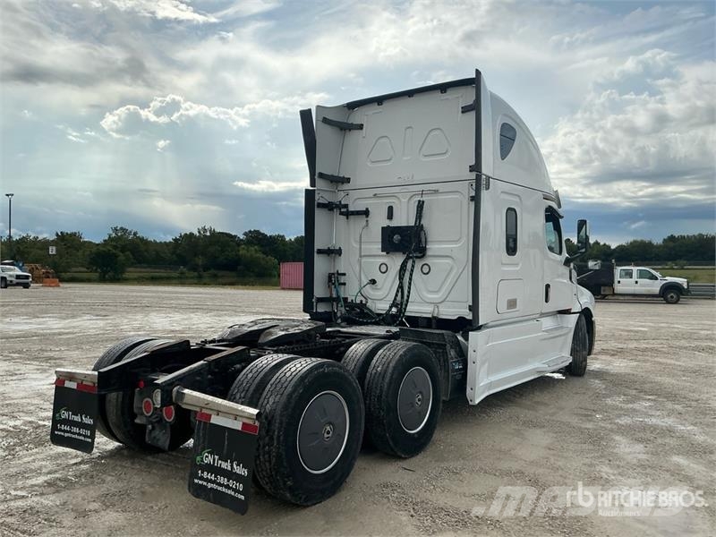 Freightliner Cascadia 126 6x4 T/A Sleeper Truck Tractor Prime Movers