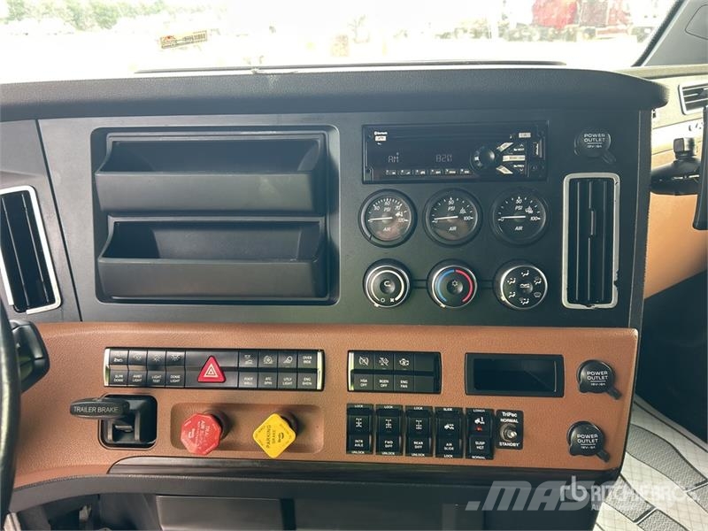 Freightliner Cascadia 126 6x4 T/A Sleeper Truck Tractor Tractores (camiões)