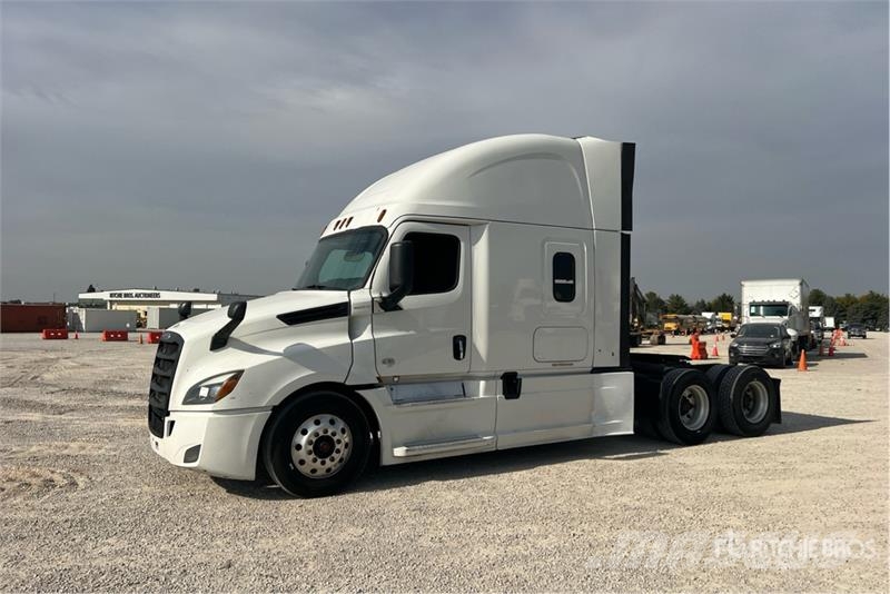 Freightliner Cascadia 126 6x4 T/A Sleeper Truck Tractor Sattelzugmaschinen