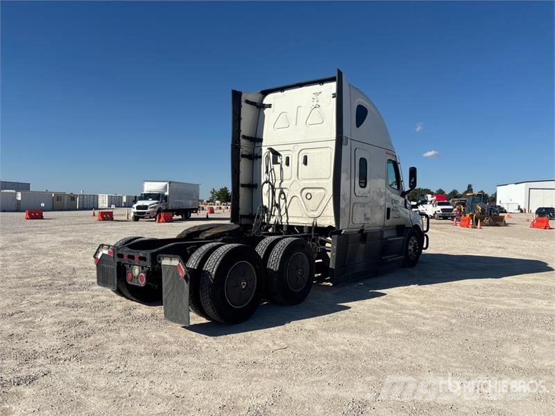 Freightliner Cascadia 126 6x4 T/A Sleeper Truck Tractor Motrici e Trattori Stradali