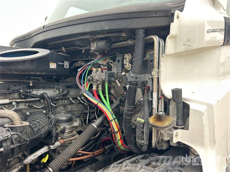 Freightliner Cascadia 126 6x4 T/A Sleeper Truck Tractor Тягачі