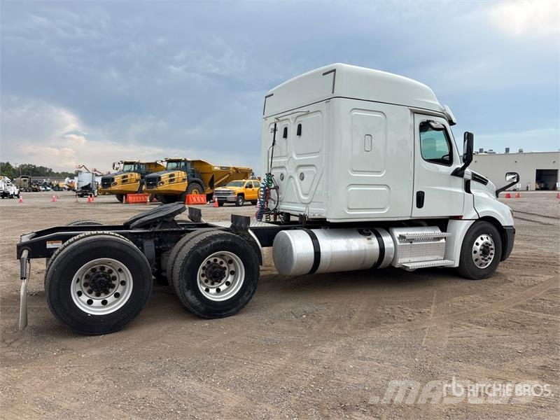 Freightliner Cascadia 126 6x4 T/A Sleeper Truck Tractor Çekiciler