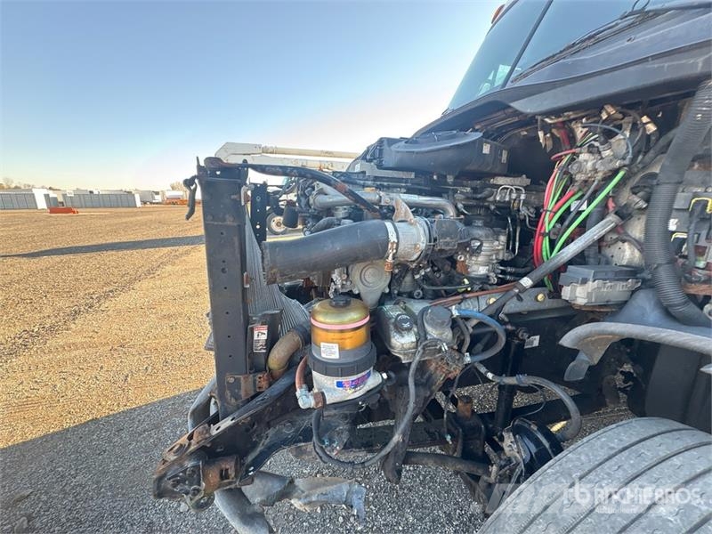Freightliner Cascadia 125 6x4 T/A Sleeper Truck Tractor (Inoper Vilcēji