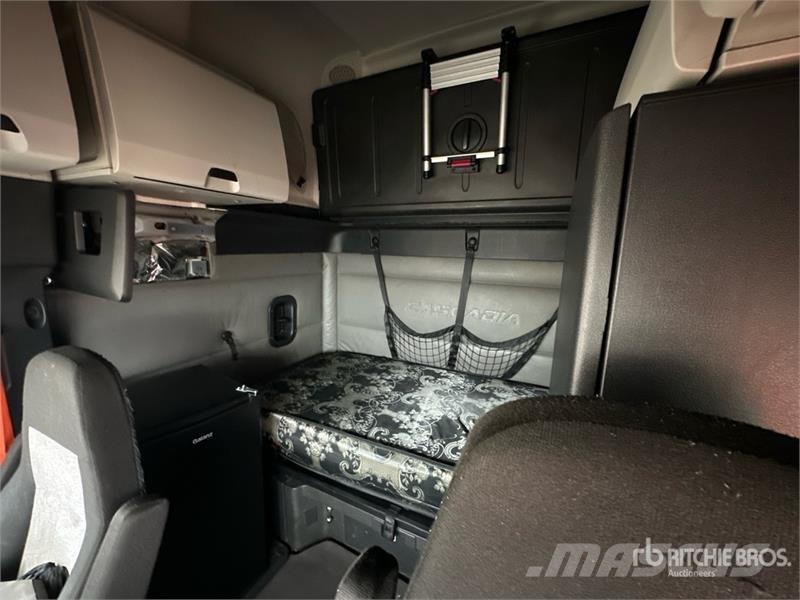 Freightliner Cascadia 126 6x4 T/A Sleeper Truck Tractor Влекачи