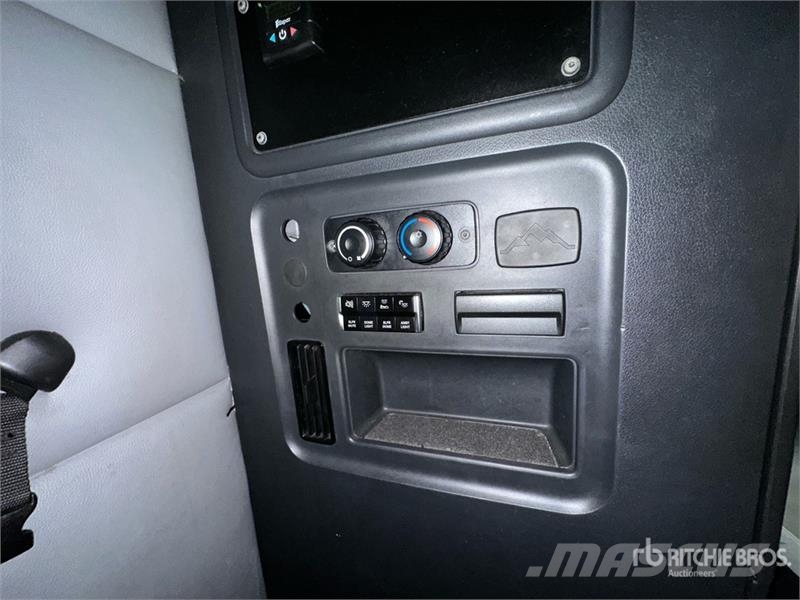 Freightliner Cascadia 126 6x4 T/A Sleeper Truck Tractor Влекачи