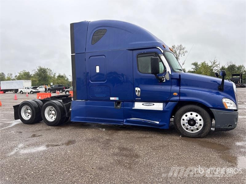 Freightliner Cascadia 125 6x4 T/A Sleeper Truck Tractor Tractor Units