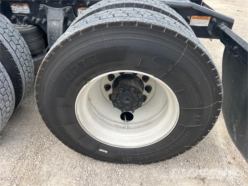 Freightliner Cascadia 125 6x4 T/A Sleeper Truck Tractor Vilcēji
