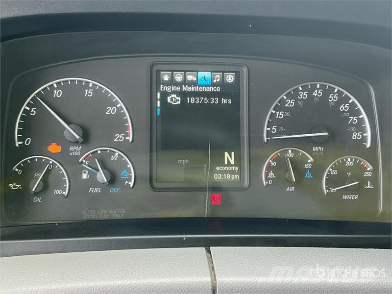Freightliner Cascadia 126 6x4 T/A Sleeper Truck Tractor Sattelzugmaschinen