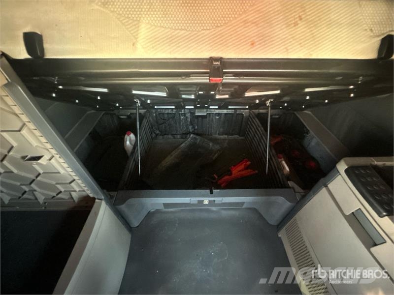 Freightliner Cascadia 125 6x4 T/A Sleeper Truck Tractor Autotractoare