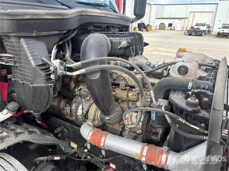 Freightliner Cascadia 126 6x4 T/A Sleeper Truck Tractor Vilcēji