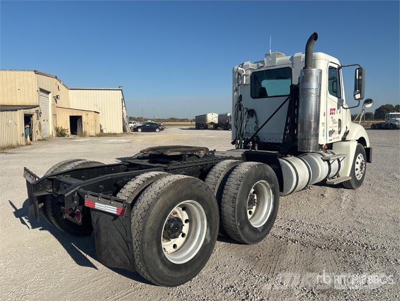 Freightliner Columbia 120 6x4 T/A Day Cab Truck Tractor Vlačilci