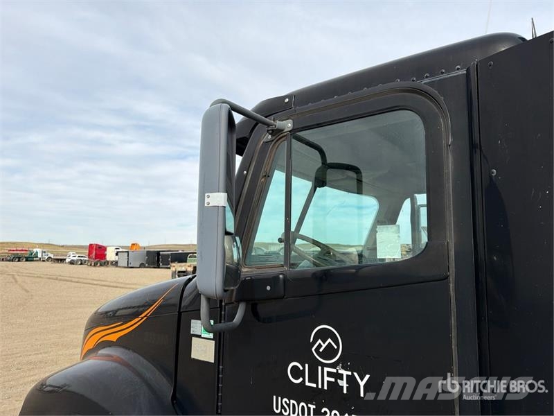 Freightliner Columbia 120 6x4 Tanker Truck Tovornjaki cisterne