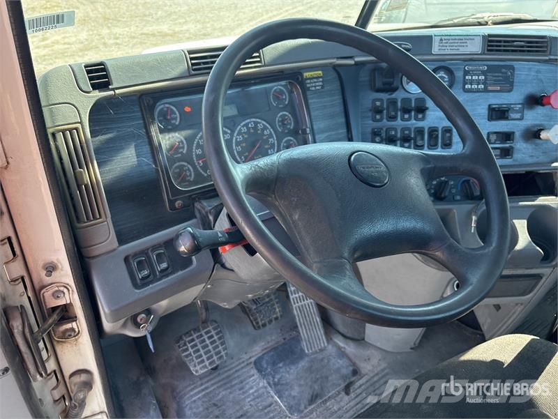 Freightliner Columbia 112 Тягачі