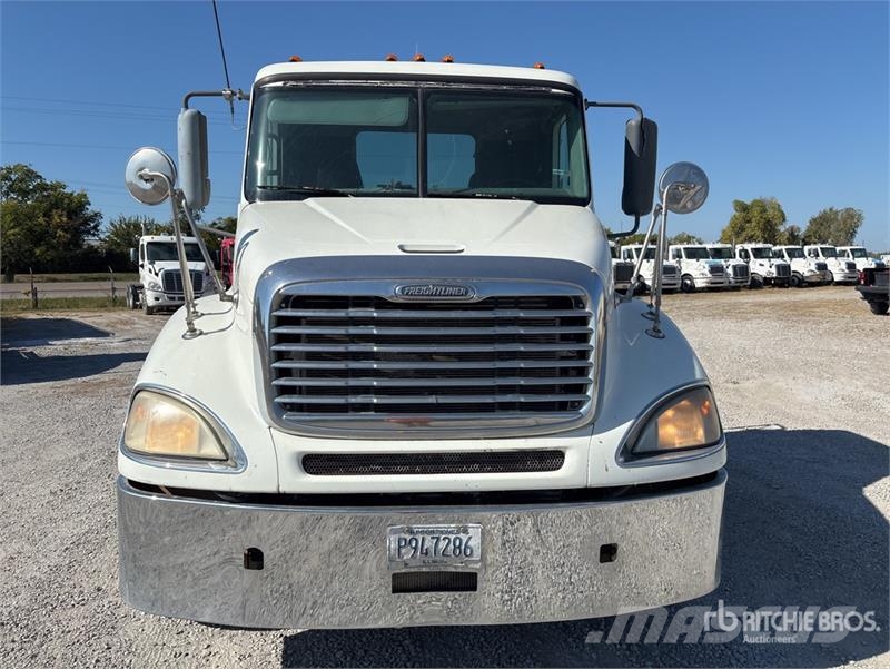 Freightliner Columbia 120 6x4 T/A Day Cab Truck Tractor Motrici e Trattori Stradali