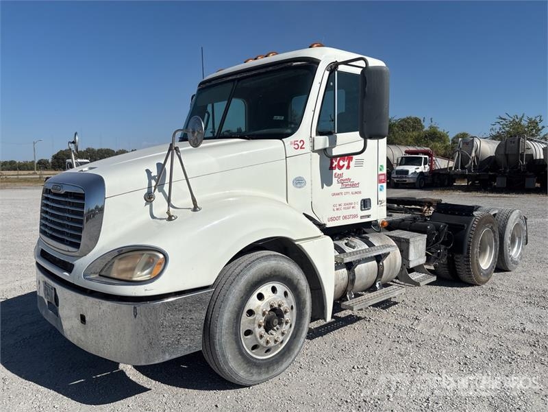 Freightliner Columbia 120 6x4 T/A Day Cab Truck Tractor Motrici e Trattori Stradali