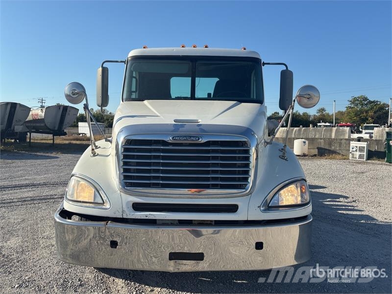 Freightliner Columbia 120 6x4 T/A Day Cab Truck Tractor Vlačilci