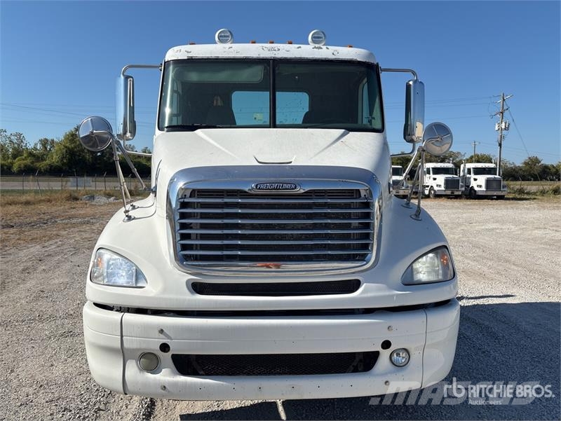 Freightliner Columbia 112 Тягачі