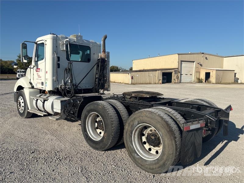 Freightliner Columbia 120 6x4 T/A Day Cab Truck Tractor Vlačilci