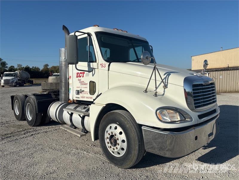 Freightliner Columbia 120 6x4 T/A Day Cab Truck Tractor Vlačilci
